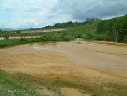 Verspülung von Feinanteilen der Sand- und Kieswäsche in einem Schlammteich