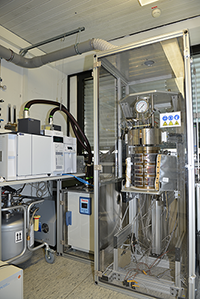 High pressure pyrolysis unit with direct coupling to a GC for an assessment of hydrocarbon generation kinetics of source rocks 